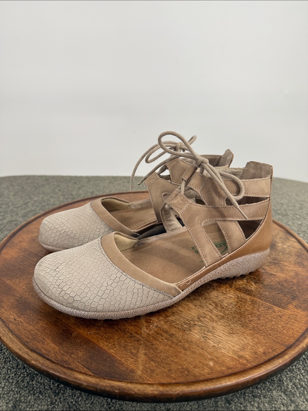Naot Sandals Wm 39 US 8 Kata Lace Up Beige Lizard Khaki Snakeskin Closed Toe